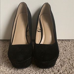Black wedge heels